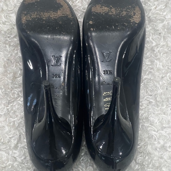 Louis Vuitton Black Patent Leather Lock It Round Toe Pumps - Picture 8 of 12